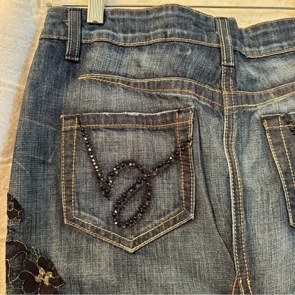 ❣️SOLD ❣️BEBE Lace Appliqué Long Gusset True Indigo Denim Skirt. Size 26. 40”L - Picture 9 of 17